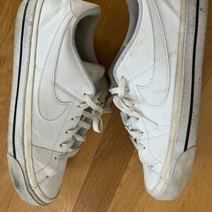 Nike sneaks Sz 10.5 mens